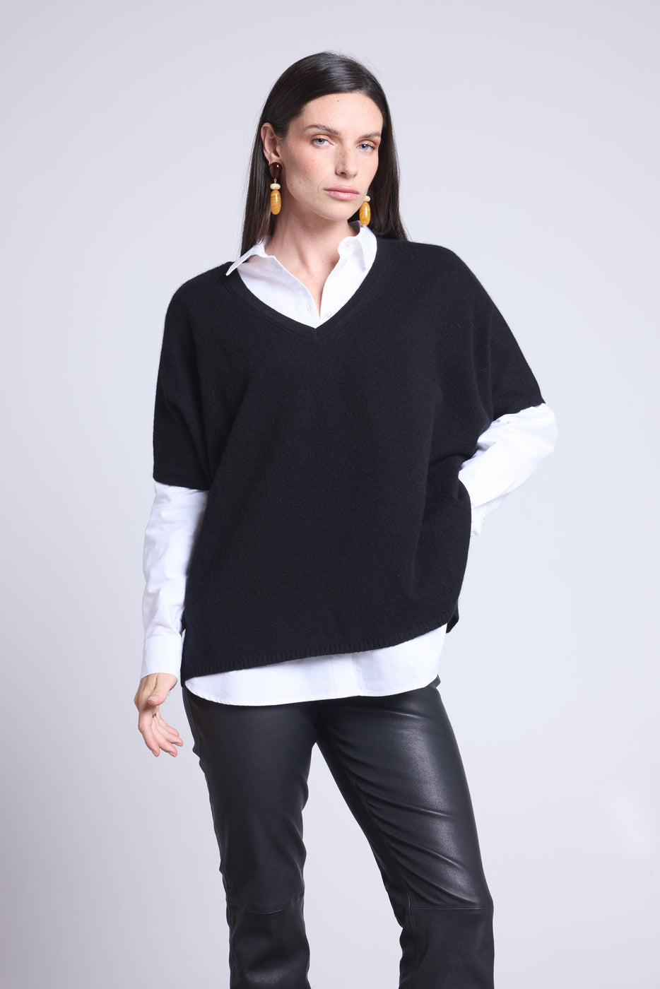Jersey Oversize Sin Manga Cuello V Ona - Negro - Mujer