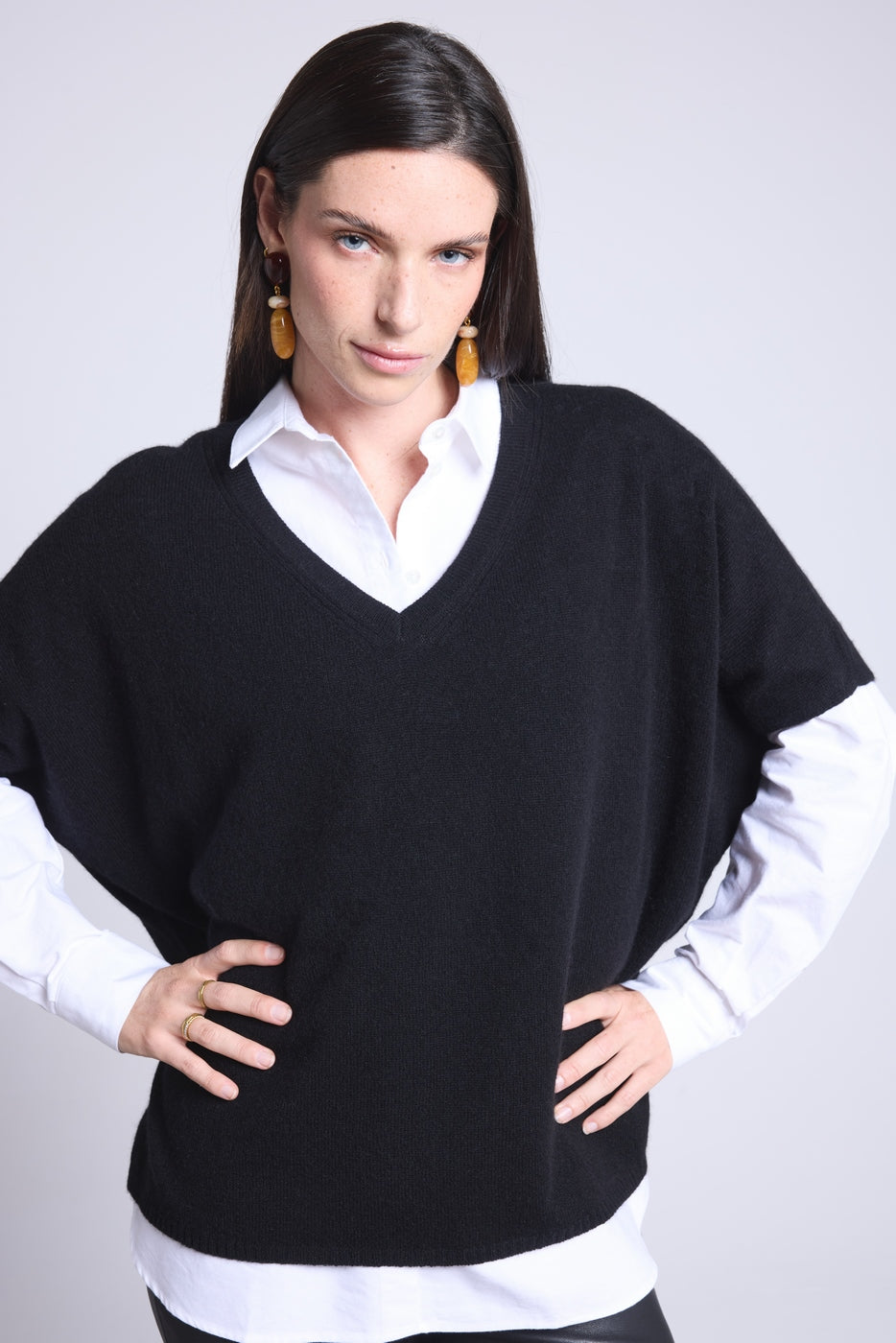 Jersey Oversize Sin Manga Cuello V Ona - Negro - Mujer