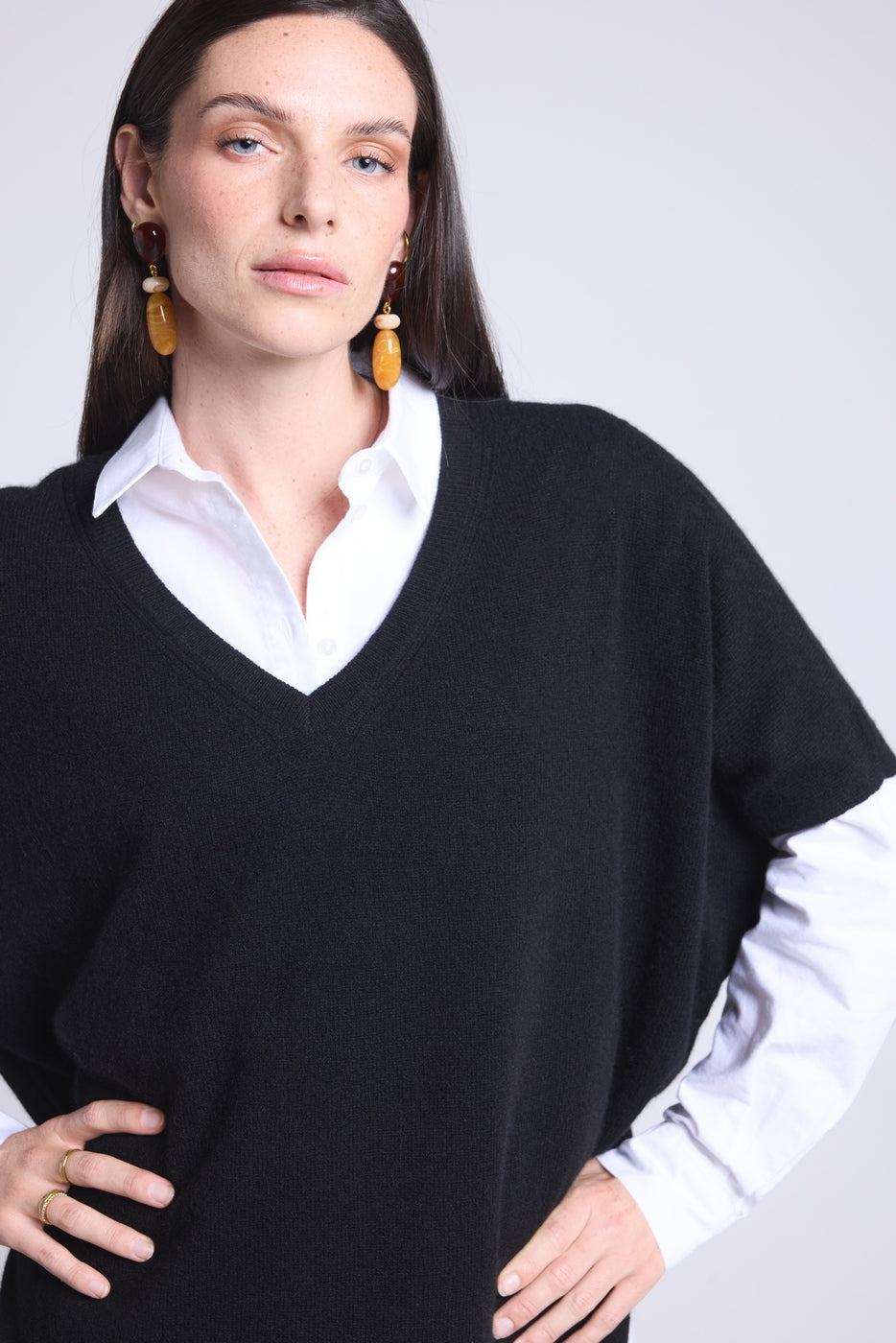 Jersey Oversize Sin Manga Cuello V Ona - Negro - Mujer
