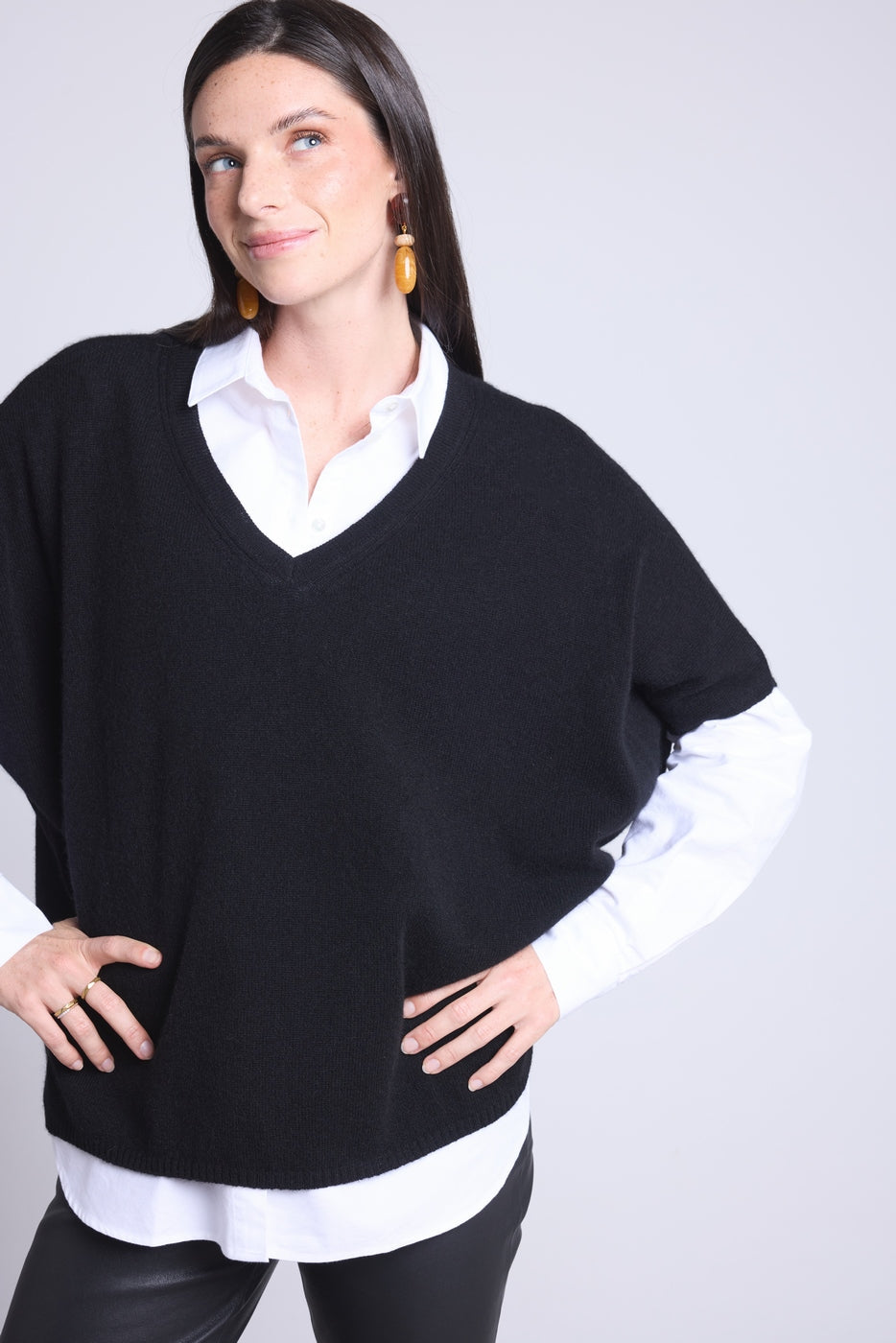 Jersey Oversize Sin Manga Cuello V Ona - Negro - Mujer