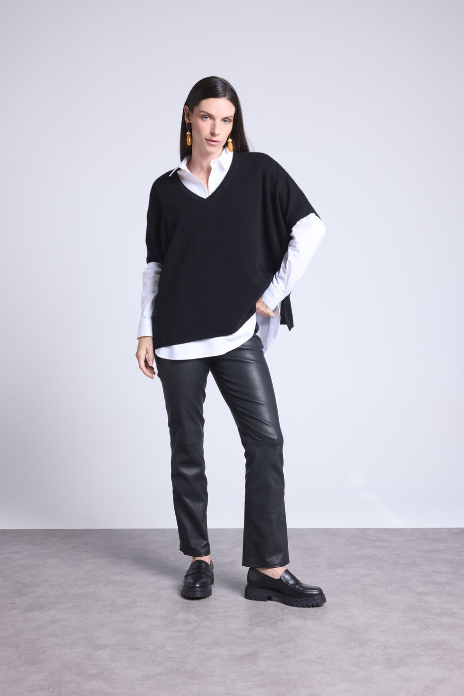 Jersey Oversize Sin Manga Cuello V Ona - Negro - Mujer