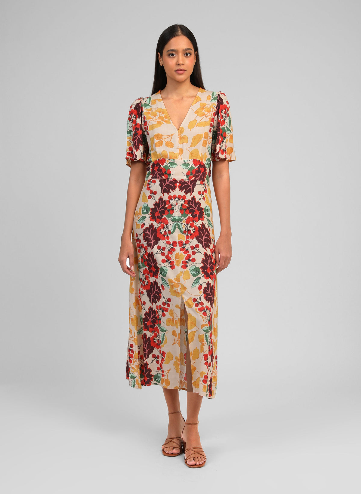 An'ge – Robe Longue Onessa Forest Multico, robe longue fleurie portée par un mannequin, vue de face
