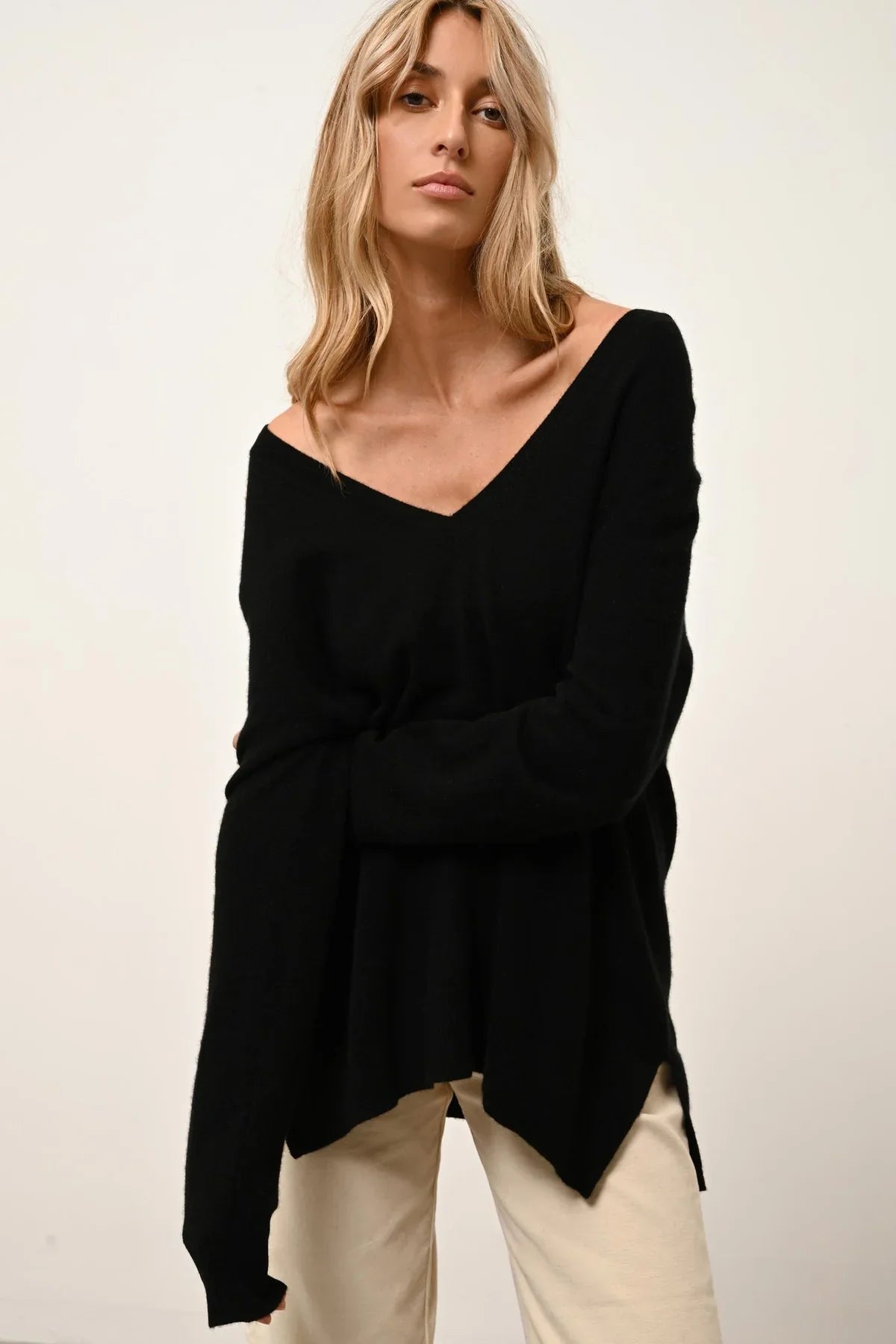 Pull Col V Devant Et Dos - Opal - Noir