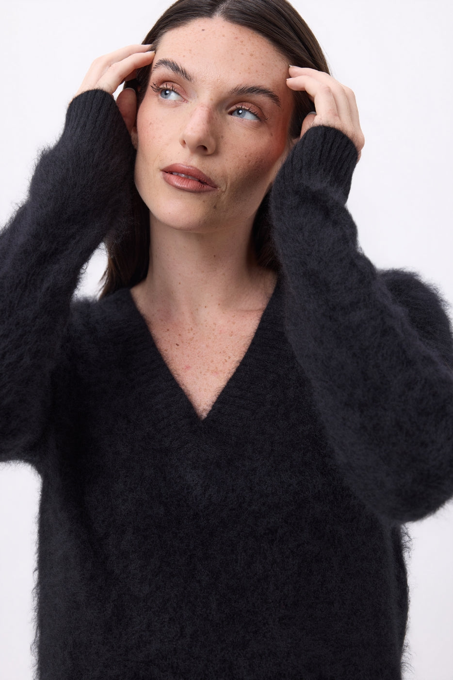 V-Neck Jumper – Brushed Cashmere Orion - Black - Women