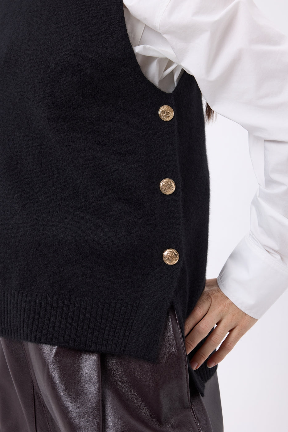 Jersey de cuello alto sin mangas con botones dorados Orta - Negro - Mujer