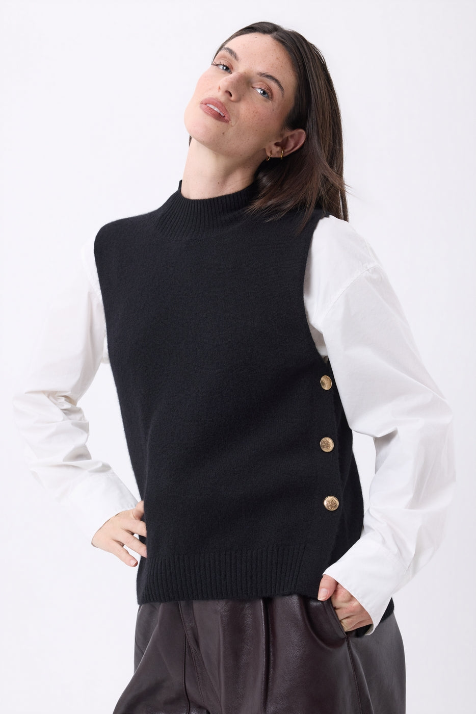 Jersey de cuello alto sin mangas con botones dorados Orta - Negro - Mujer