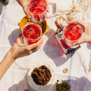 Trinquez en toute légèreté avec OSCO Le Rouge Ardent, un apéritif sans alcool bio hypocalorique et fabriqué en France.