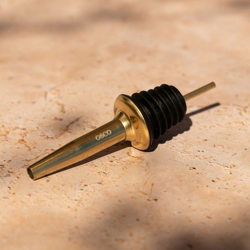 Un bec verseur gravé OSCO pour servir ses cocktails sans alcool OSCO comme un chef barman !