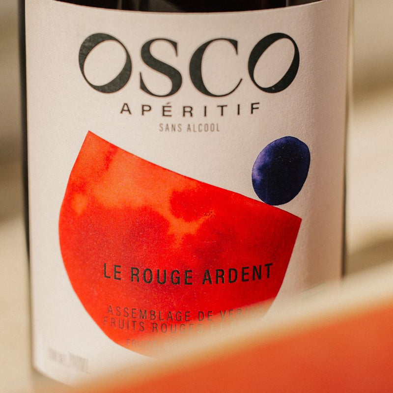 OSCO Le Rouge Ardent la boisson sans alcool créée spécialement pour les palais adultes : des saveurs fruitées et épicées tranchées et une longueur en bouche de gentiane inimitable. Bio et fabriqué en France, il se déguste en cocktails sans alcool.