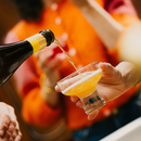 Un éclat de nature pour vos moments de convivialité. OSCO, la marque française résolument engagée dans la création d’apéritifs sans alcool, dévoile son tout dernier-né : L’Éclat Brut. 
Avec ce nouvel apéritif pétillant, OSCO continue de réinventer l’art de la dégustation sans alcool, en mettant à l’honneur les saveurs naturelles et l’élégance des terroirs du sud de la France.