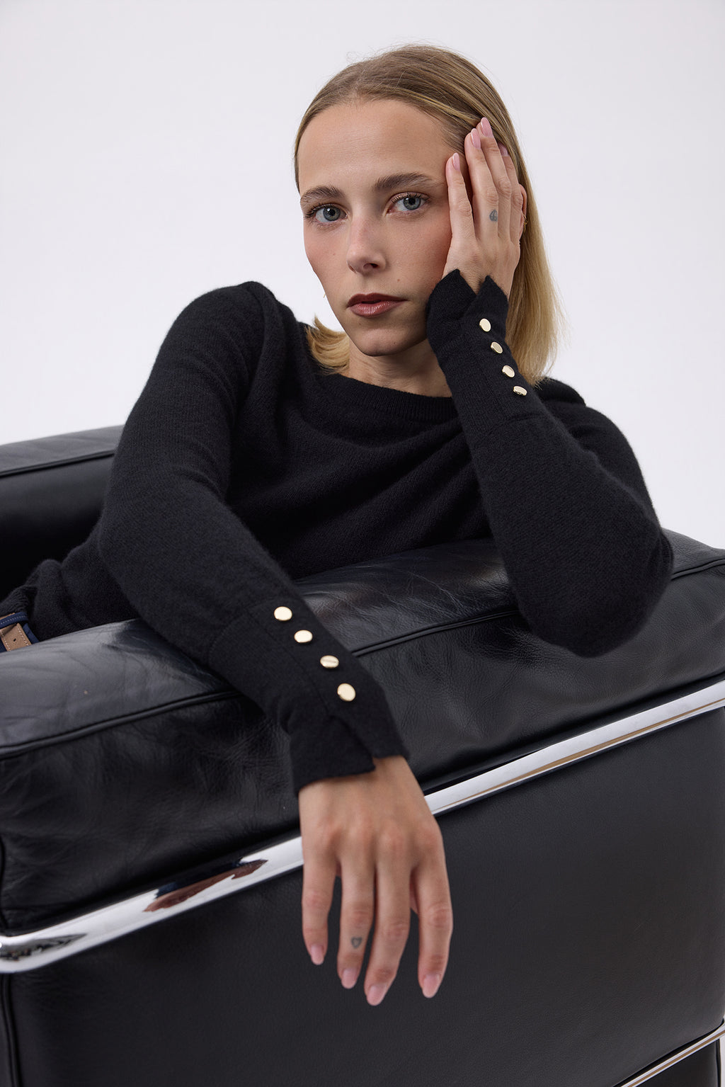Pull Col Rond Boutons Dorés Hommeches Ballon Oslo - Noir - Femme