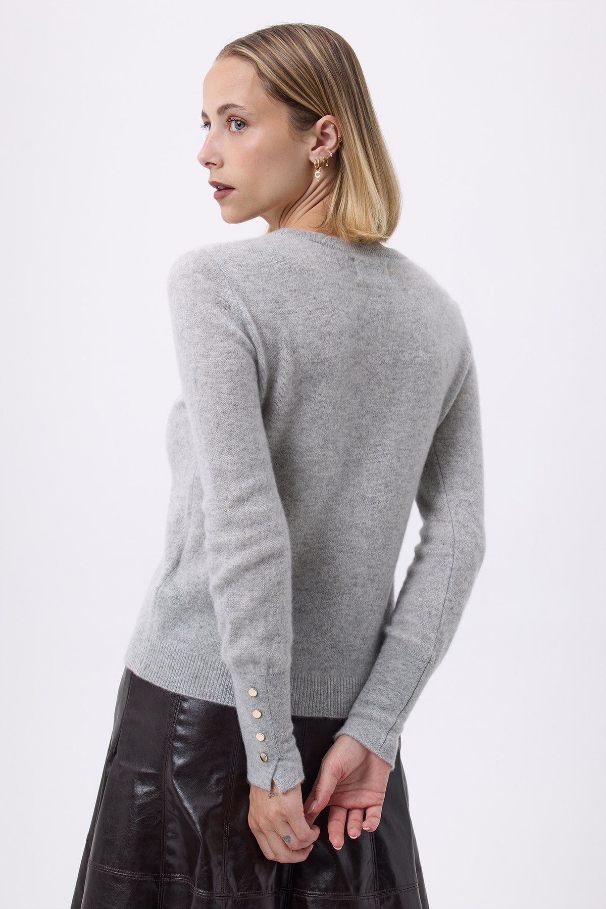 Jersey de cuello redondo con botones dorados y mangas globo F Oslo - Gris claro - Mujer
