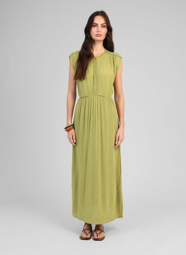 An'ge – Abito Lungo Owestina Tiglio, modella con abito lungo verde anice, vista frontale