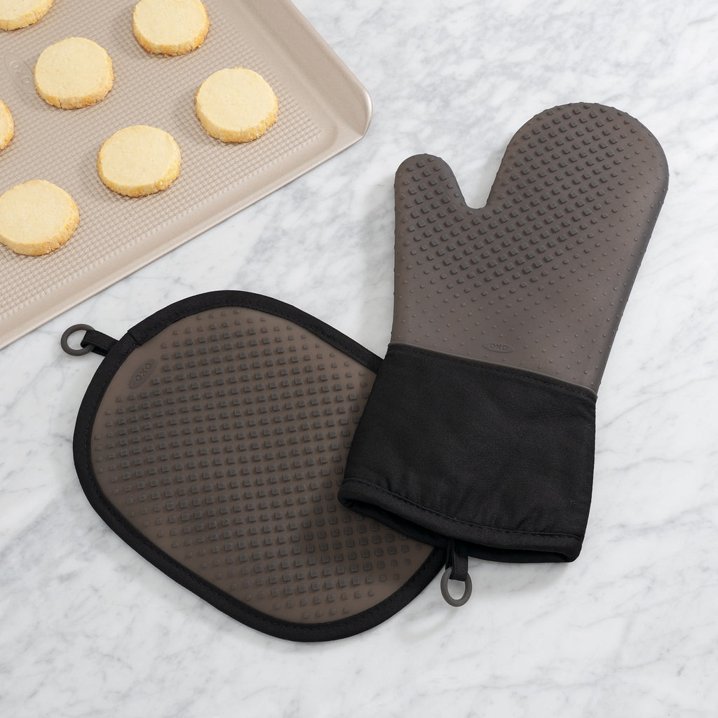 Black Silicone Oven Mitt