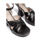 Trop Tard Pour Dire Au Revoir Court Shoes - Black