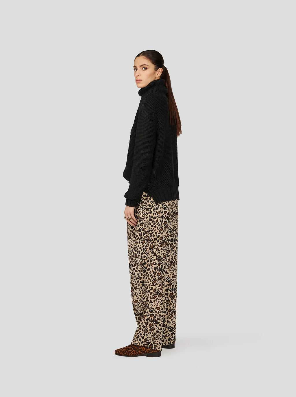 Pantalón Sakis Con Estampado De Leopardo Sedoso