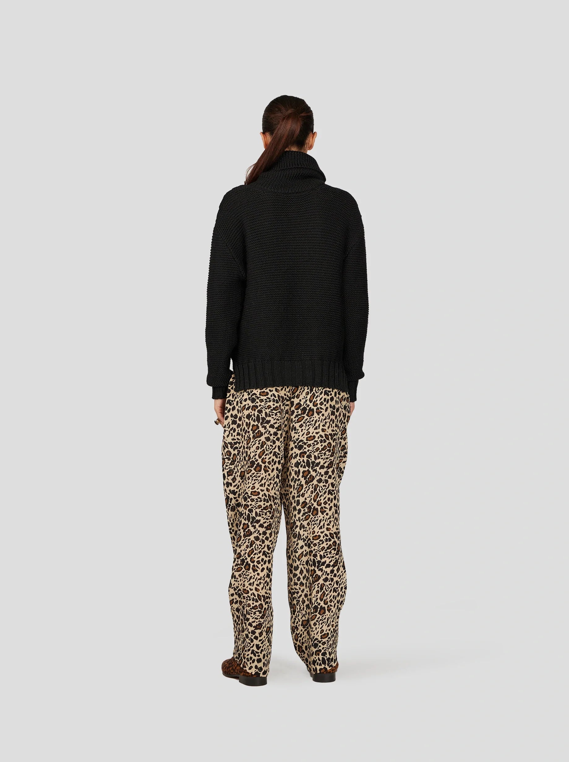 Pantalón Sakis Con Estampado De Leopardo Sedoso
