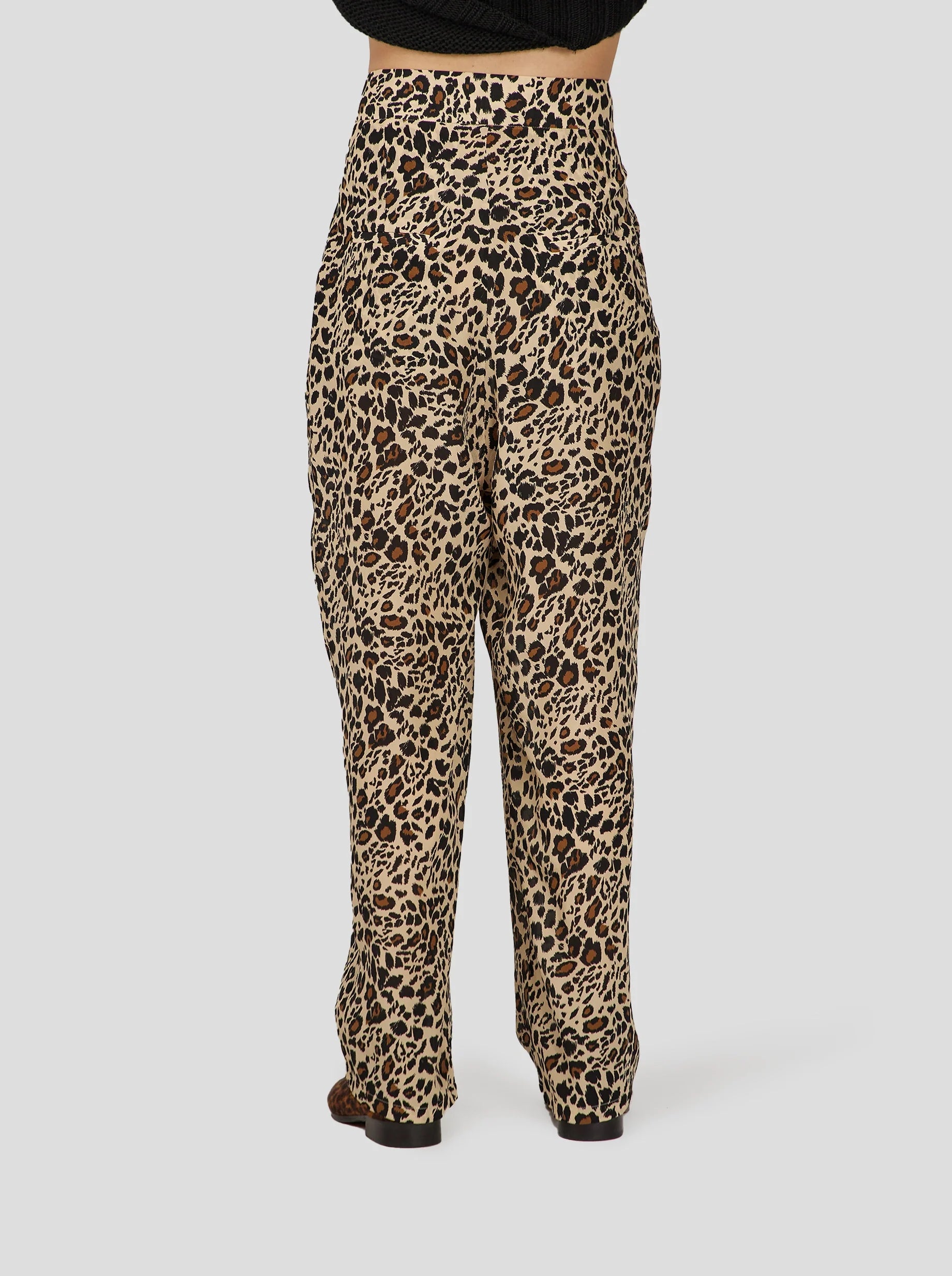 Pantalón Sakis Con Estampado De Leopardo Sedoso