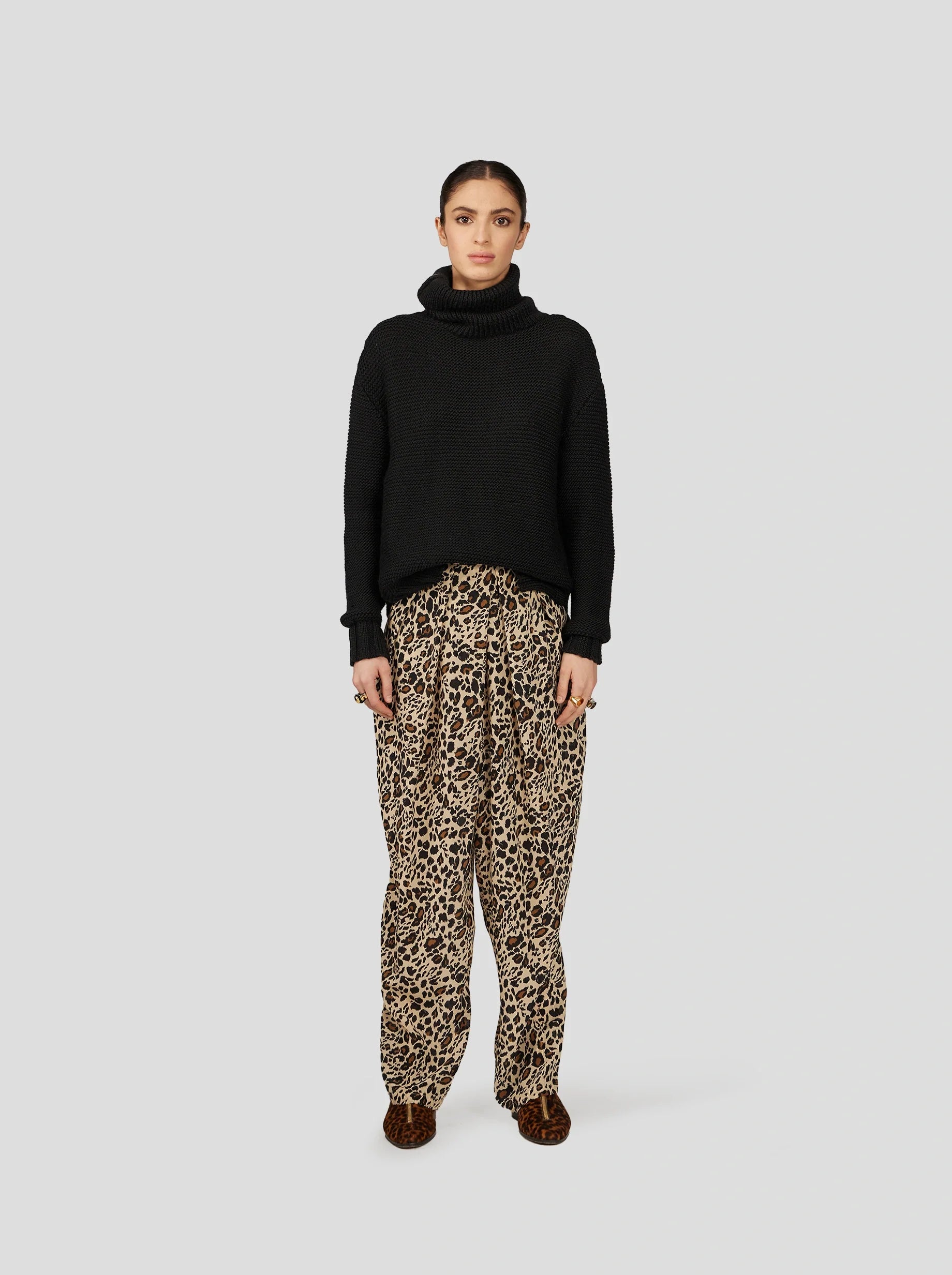 Pantalón Sakis Con Estampado De Leopardo Sedoso