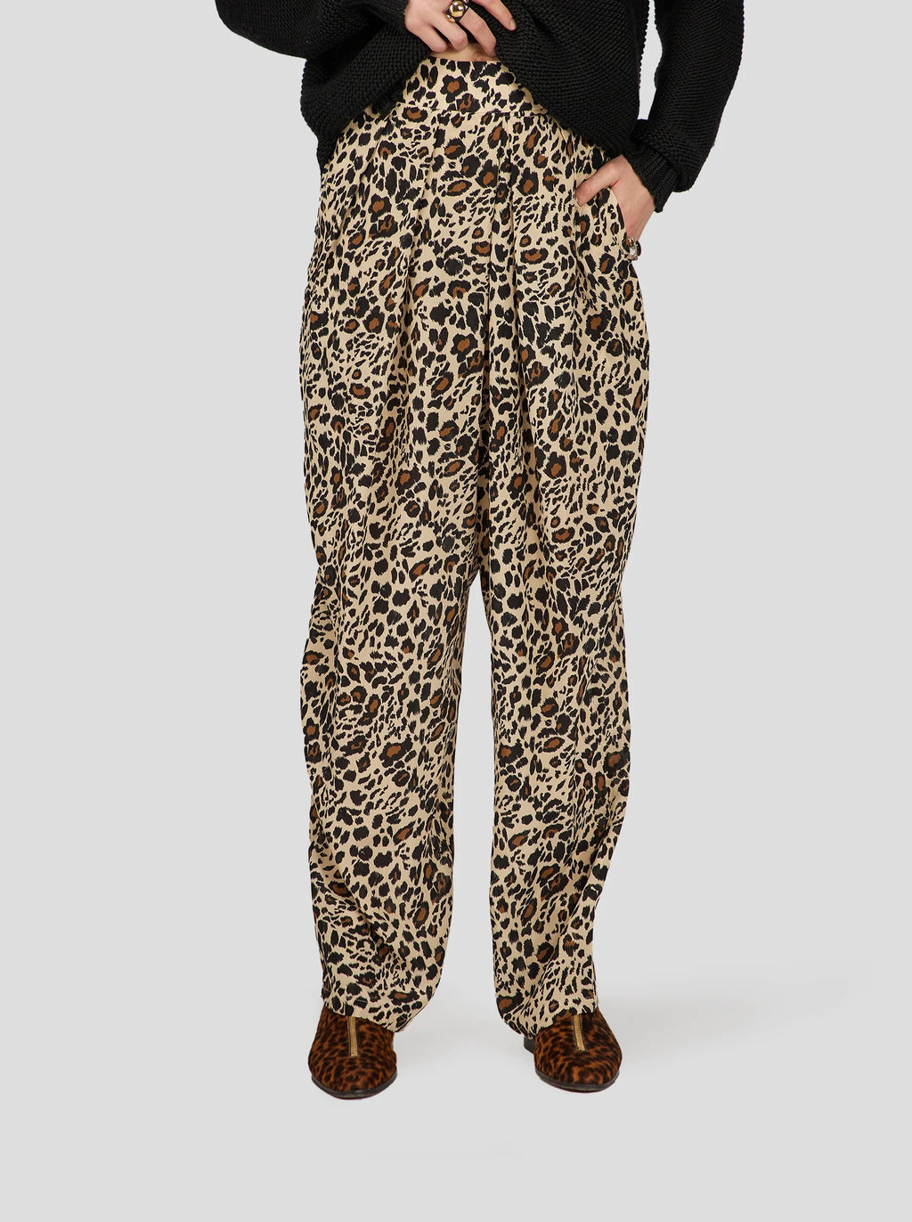 Pantalón Sakis Con Estampado De Leopardo Sedoso