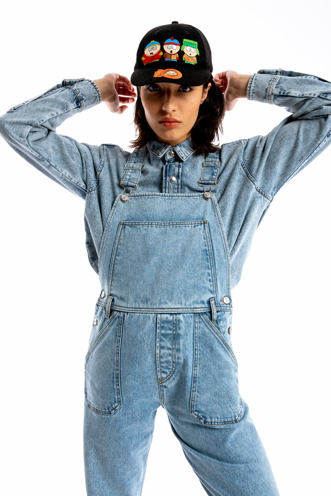 Gros teasing sur la chemise en jean Jessie, précommande en avril ! Inscription à l'alerte lancement dans la rubrique "À venir"