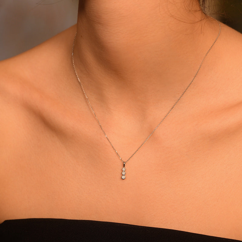 Pendentif "Mini Trilogy" Diamant 0,02Ct/3 - Or Blanc 375/1000