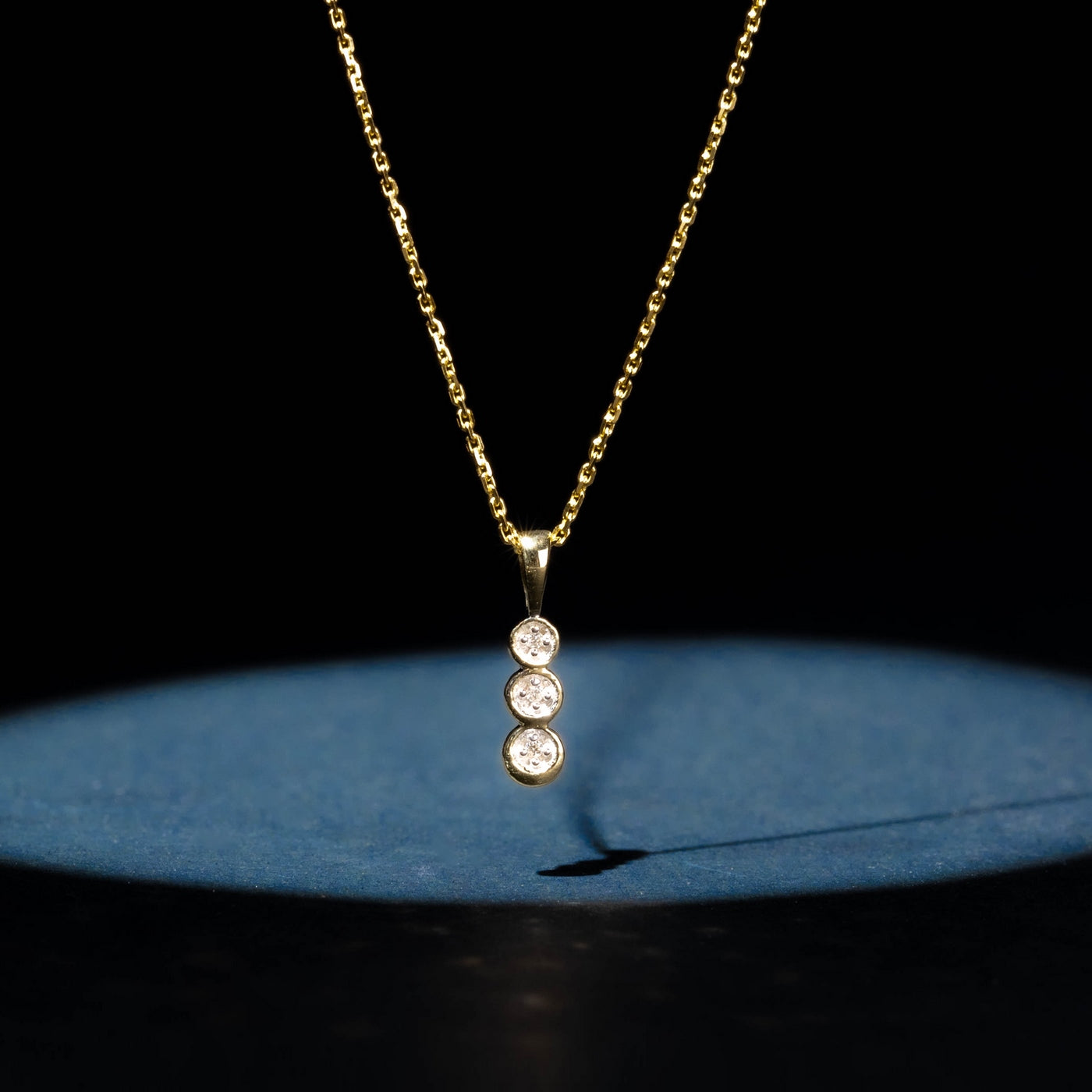 "Mini Trilogy" pendant D0.02Ct/3 - 375/1000 Yellow Gold