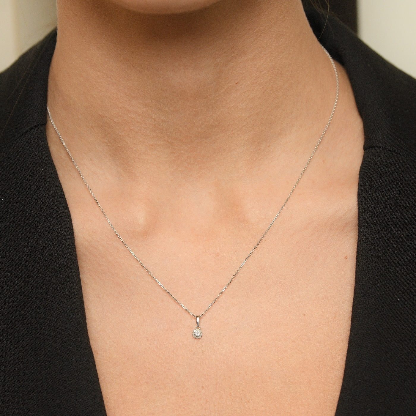 "Idylle" Pendant with 0.06/9 Diamonds - 375/1000 White Gold