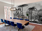 Lé Papiers De Ninon – Papier Peint Panoramique Aladin - Noir, salle à manger avec une grande table en bois et des chaises bleues