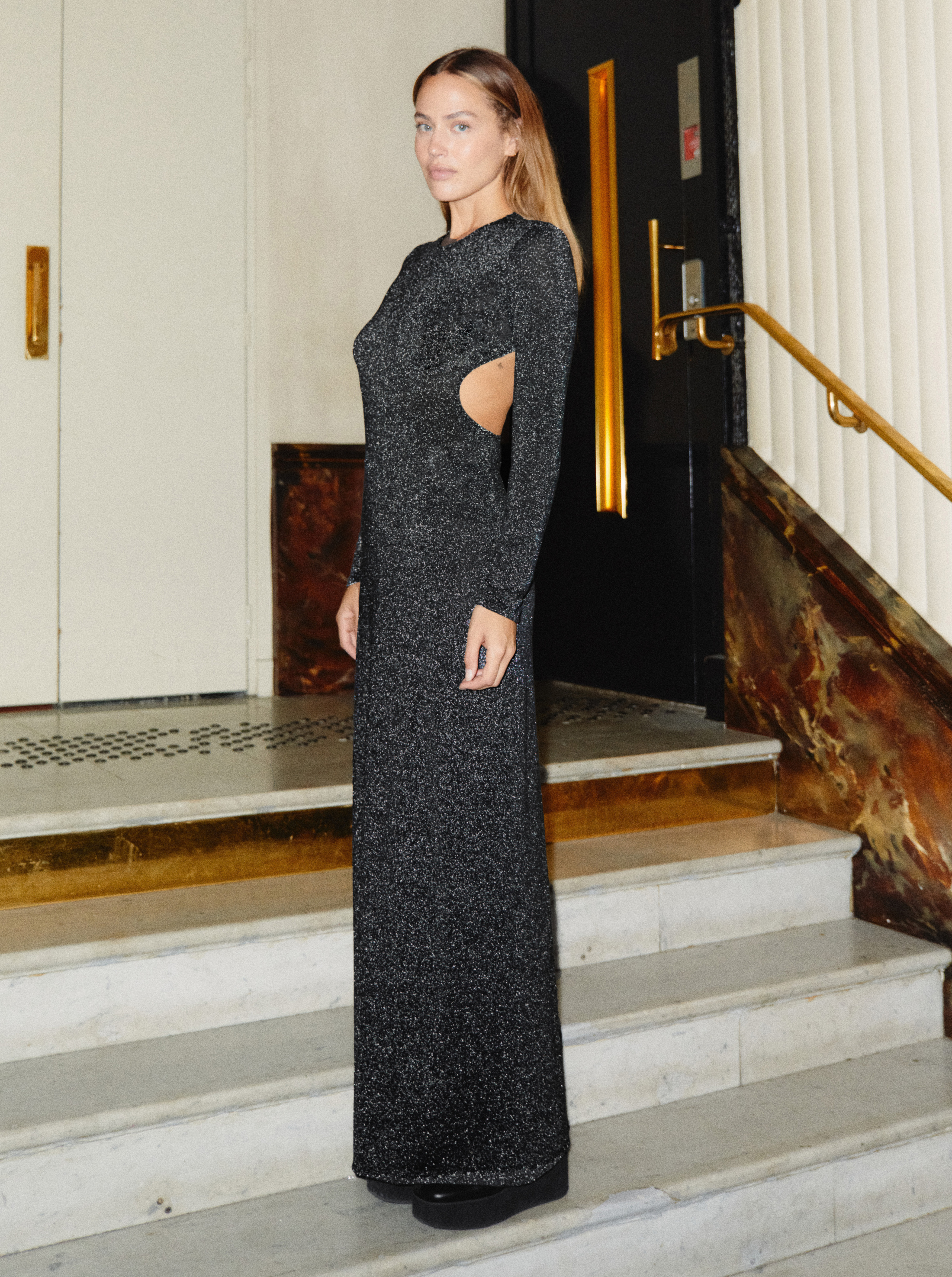 Robe Cut Black Stellar