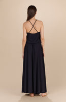 maeve-robe-long-black-a-bretelles-crosses-in-the-back