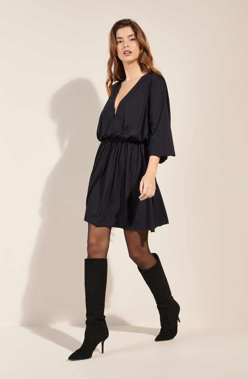 sioni noir Robe noire évasée avec décolleté en V