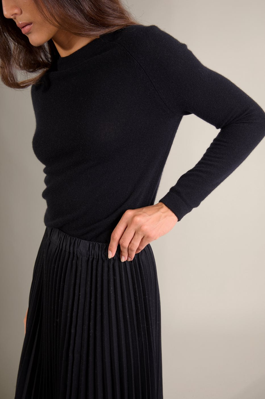 Round Neck Sweater - Whitney - Black