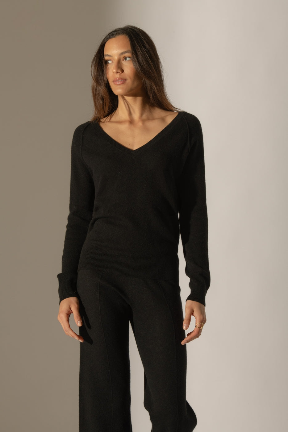 V-Neck Sweater - Penelope - Black