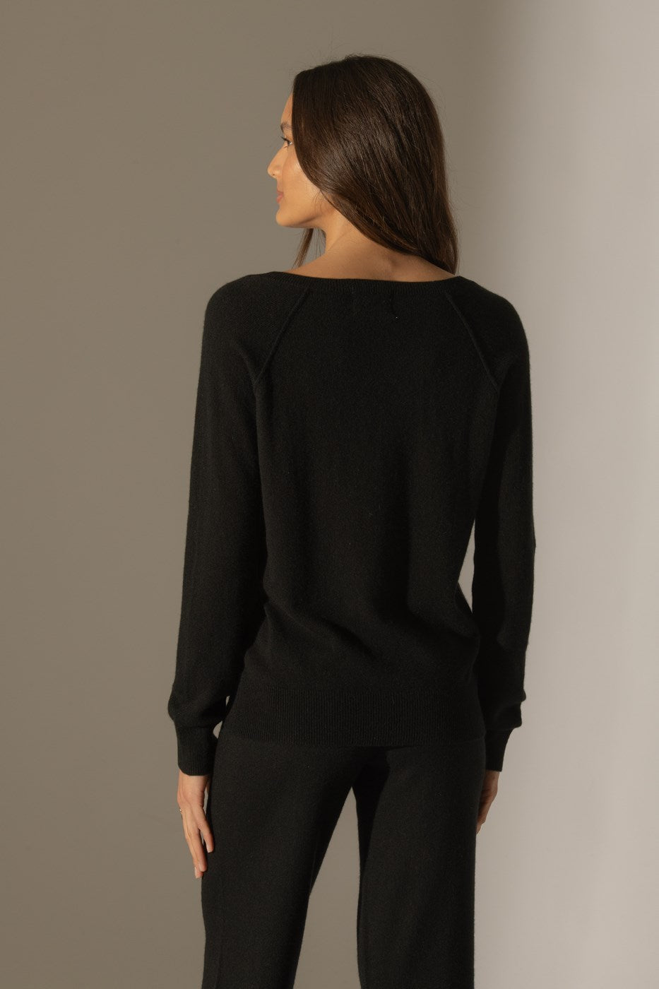 V-Neck Sweater - Penelope - Black