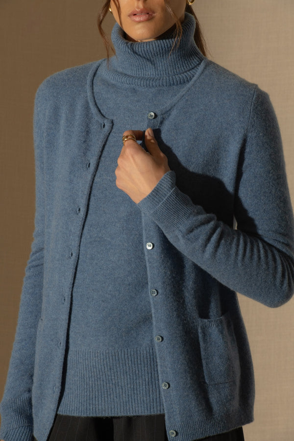 Rundhalsad Cardigan Amy – Denimblå