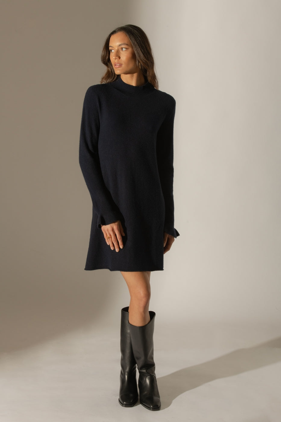 Vestido Cuello Alto Volantes Puños - Lyamia - Navy