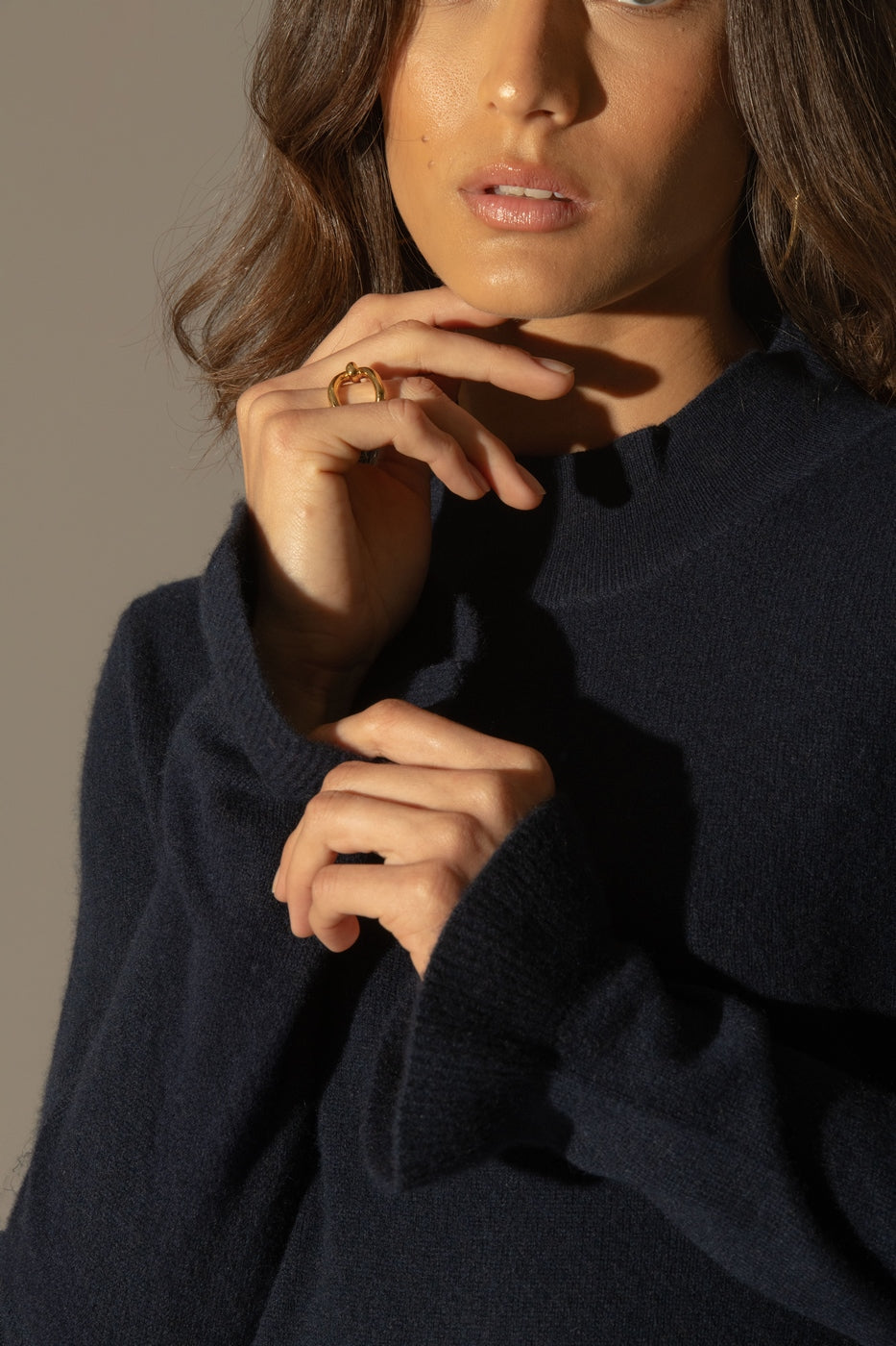 Vestido Cuello Alto Volantes Puños - Lyamia - Navy