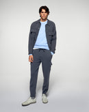 #label: Dren mesure 1,89m et porte une taille S