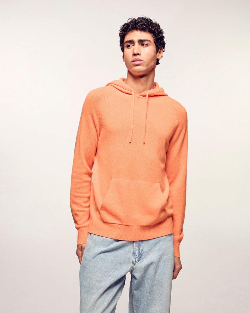 #label: Maxime mesure 1,87m et porte une taille M