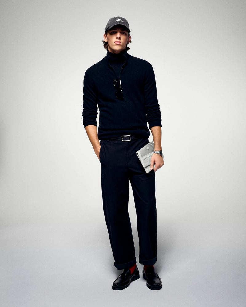 #label: Dren mesure 1,89m et porte une taille M