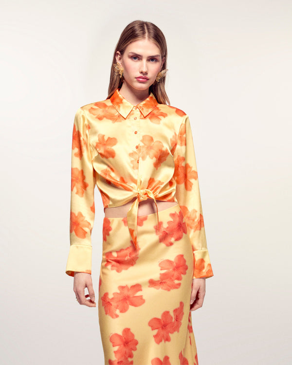 #label: Selaa mesure 1,73m et porte une taille S