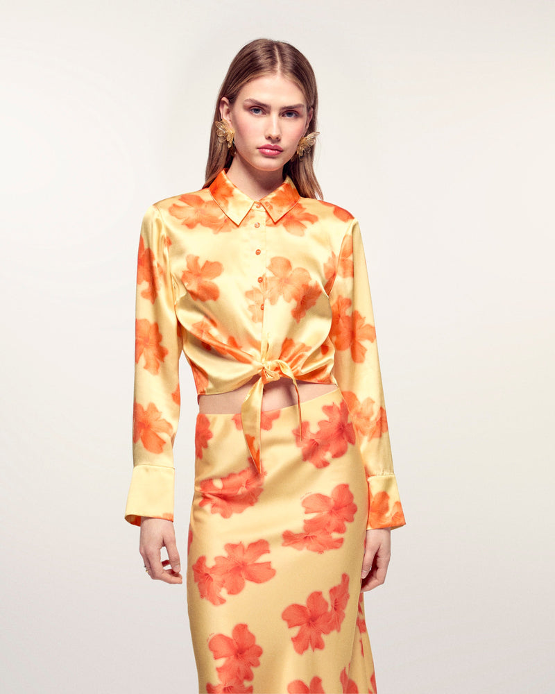 #label: Selaa mesure 1,73m et porte une taille S