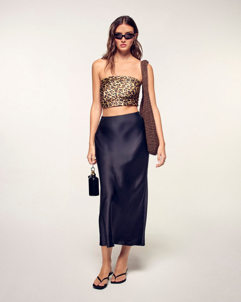 #label: Maria mesure 1,79m et porte une taille S