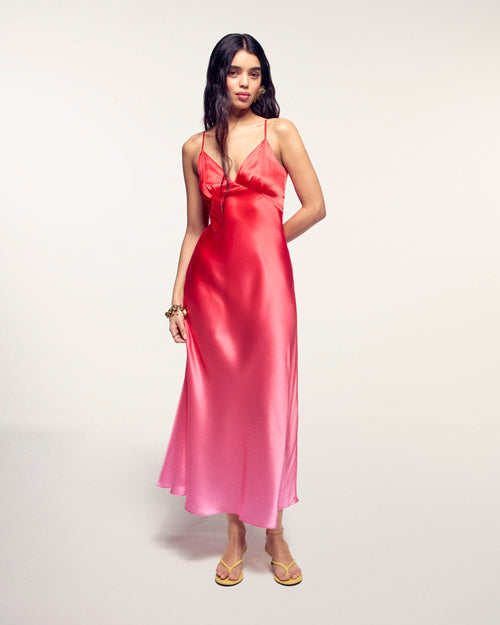 #label: Ehlana mesure 1,77m et porte une taille S