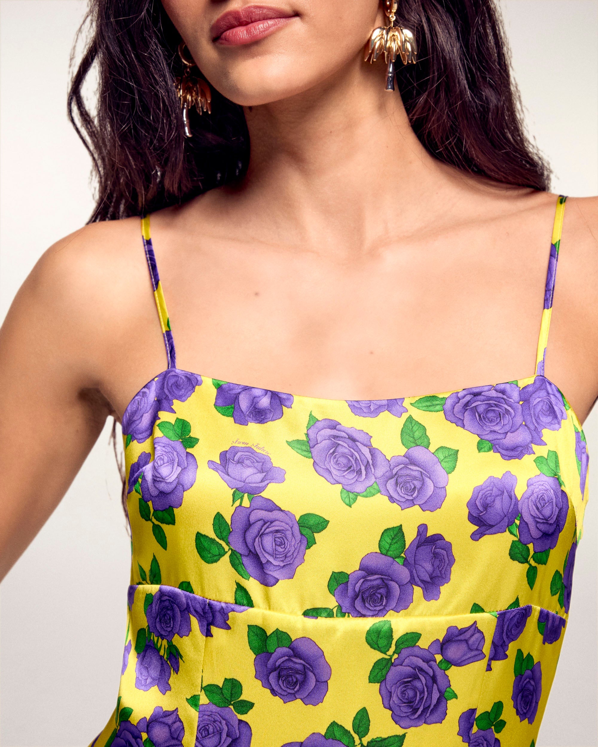 Vestido Corto Con Tirantes