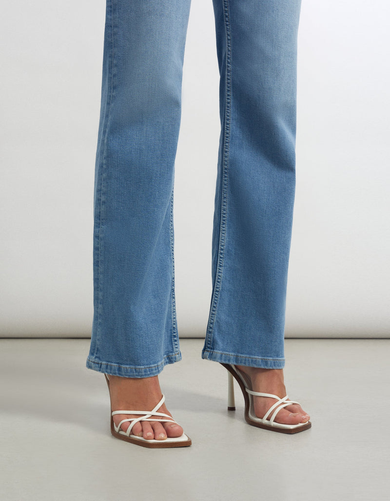 Vaqueros acampanados Pernille - Denim B-450 - Mujer