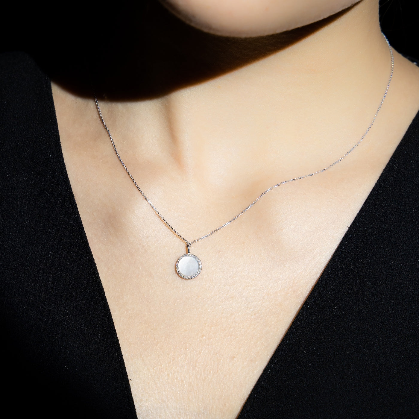 Pendentif "Round Nacre" D0,08/28 & Nacre - Or Blanc 375/1000