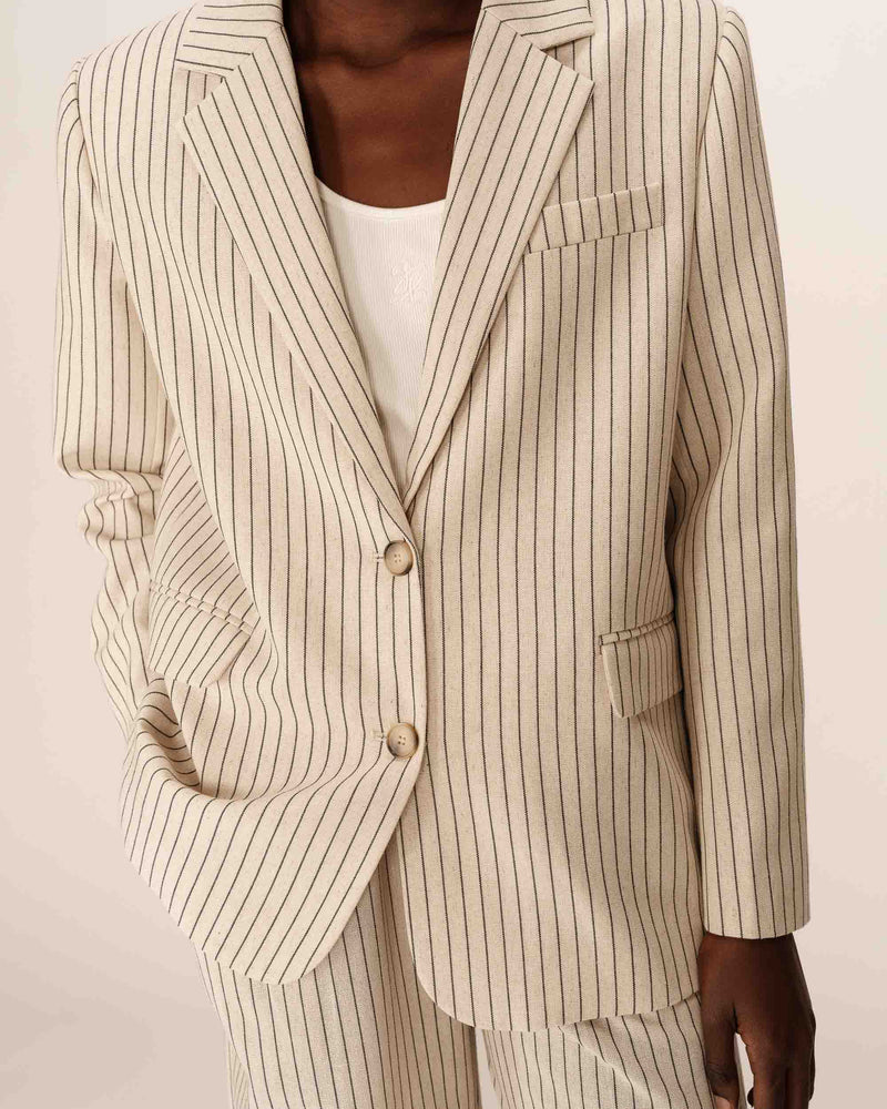 Blazer de rayas con dos botones en beige Pia