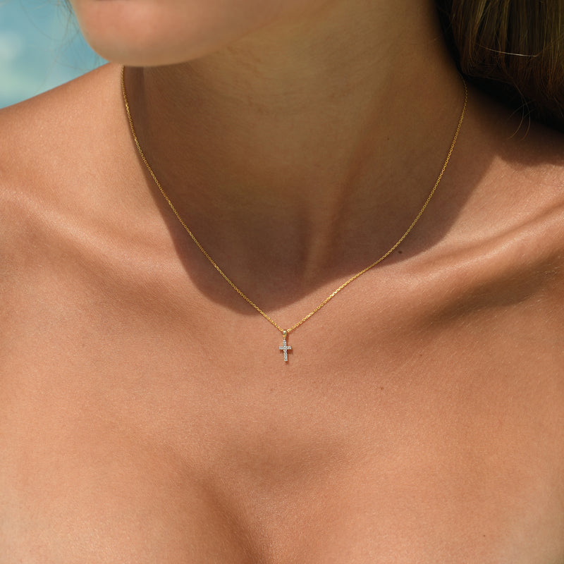 Pendentif "Croix Du Bonheur" - Diamant :0,06Ct/16 - Or Jaune